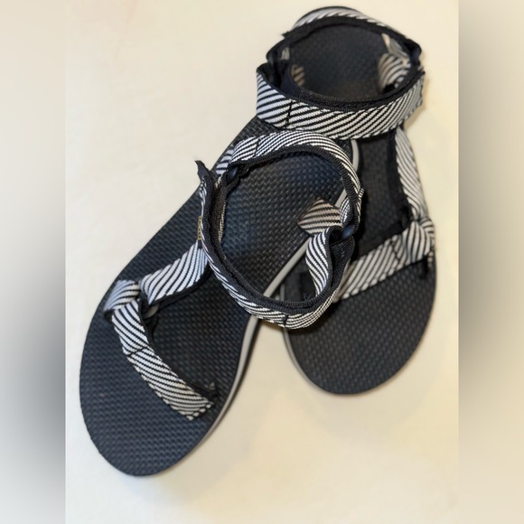 Teva Shoes - TEVA UNIVERSAL FLATFORM BLACK WHITE CANDY STRIPE PLATFORM SANDALS WOMENS SZ 8